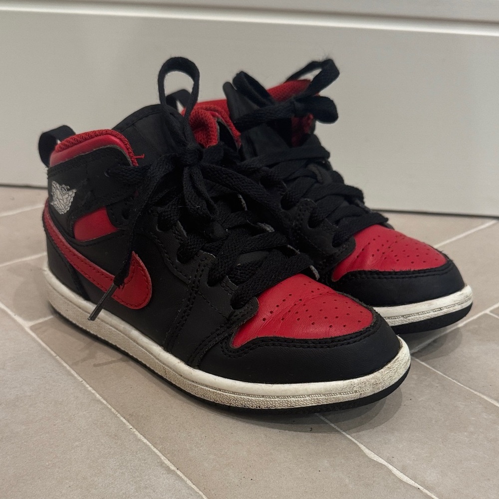 Nike Kids Black and Red Sneakers